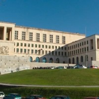 università