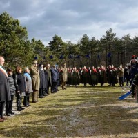 Roberto Cosolini (Sindaco Trieste), Debora Serracchiani (Presidente Regione Friuli Venezia Giulia), Annapaola Porzio (Prefetto Trieste), Maria Teresa Bassa poropat (Presidente Provincia Trieste) e Alessandro Guarisco (Comandante regionale Esercito) alla cerimonia solenne per celebrare il Giorno del Ricordo - Monumento nazionale della Foiba di Basovizza (TS) 10/02/2016