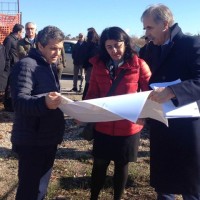 Francesco Martines (Sindaco Palmanova), Mariagrazia Santoro (Assessore regionale Infrastrutture e Territorio) e Domenico Degano (Amministratore unico ATER Udine) alla consegna dei lavori di avvio del cantiere per la realizzazione di 50 abitazioni e relative opere di urbanizzazione nel quartiere Santa Giustina - Palmanova 11/02/2016