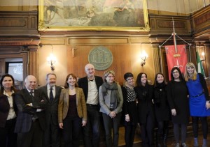 Raffaella Devescovi (Neuropsichiatra IRCCS Burlo Garofolo), Gianluigi Scannapieco (Direttore generale IRCCS Burlo Garofolo), Nicola Delli Quadri (Commissario straordinario AOU "Ospedali Riuniti" Trieste e AAS n. 1 "Triestina"), Antonella Grim (Assessore comunale Educazione), Cesarino Zago (Direttore Struttura Tutela salute bambino e adolescente AAS n. 1) e Maria Sandra Telesca (Assessore regionale Salute, Integrazione socio-sanitaria, Politiche sociali e Famiglia) alla cerimonia di consegna degli attestati di terapista "Early Start Denver Model (ESDM)" a Marcella Guerrieri, Antonella Celea, Monica Stocchi, Sara Frisari e Francesca Placer, nella Sala del Consiglio comunale - Trieste 30/03/2016