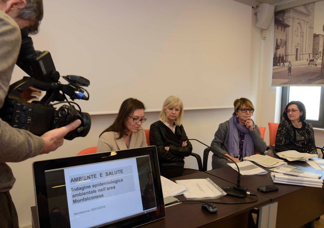 Mara Cernic (Vicepresidente e assessore Difesa suolo, Tutela e Valorizzazione ambientale, Smaltimento rifiuti e Tutela inquinamenti Provincia Gorizia), Silvia Altran (Sindaco Monfalcone) e gli assessori regionali Maria Sandra Telesca (Salute) e Sara Vito (Ambiente) alla presentazione dei primi risultati dell'Indagine epidemiologica ambientale nel Monfalconese, alla Galleria comunale d'Arte contemporanea - Monfalcone 02/03/2016