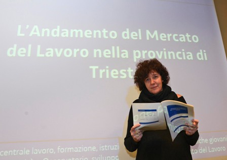 Loredana Panariti (Assessore regionale Lavoro, Formazione, Istruzione, Pari Opportunità, Politiche giovanili, Ricerca e Università) all'incontro con le organizzazioni sindacali per fornire le indicazioni sull'andamento del mercato del lavoro nella provincia di Trieste, nella Sala Tessitori del Consiglio regionale - Trieste 05/04/2016