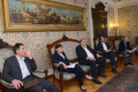 Paolo Possamai (Direttore Il Piccolo), Debora Serracchiani (Presidente Regione Friuli Venezia Giulia), Roberto Cosolini (Sindaco Trieste), Fabiano Begal (Divisione Nord Est Finegil Editoriale S.p.A. Gruppo L'Espresso) e Gianni Torrenti (Assessore regionale Cultura) alla presentazione del Progetto di digitalizzazione dell'archivio storico del quotidiano Il Piccolo, in Municipio - Trieste 13/04/2016