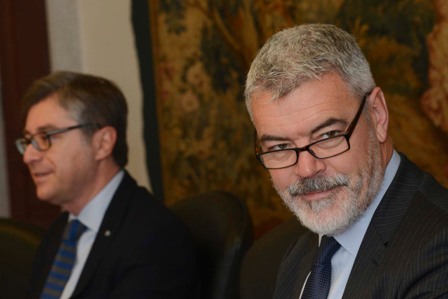 Gli assessori regionali Francesco Peroni (Finanze, Patrimonio, Coordinamento e Programmazione Politiche economiche e comunitarie) e Paolo Panontin (Autonomie locali e Coordinamento Riforme, Comparto unico, Sistemi informativi, Caccia e Risorse ittiche, delegato Protezione civile) durante la riunione della Giunta del Friuli Venezia Giulia - Trieste 08/04/2016