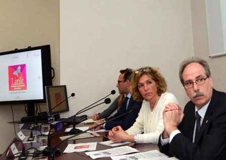 Daniela Schifani-Corfini Luchetta (Presidente Fondazione Luchetta Ota D'Angelo Hrovatin) e Gianni Torrenti (Assessore regionale Cultura) alla conferenza stampa di presentazione della seconda edizione del Festival "L.ink - Premio Luchetta incontra", nella sede della Regione FVG - Trieste 05/04/2016